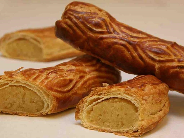 Roomboter amandelstaaf Sint